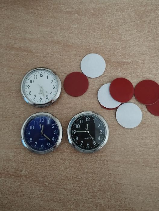 Часы кварцевые новые