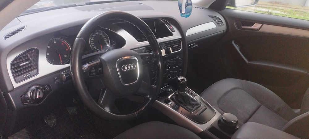 Vând  Audi A4 b8 2009