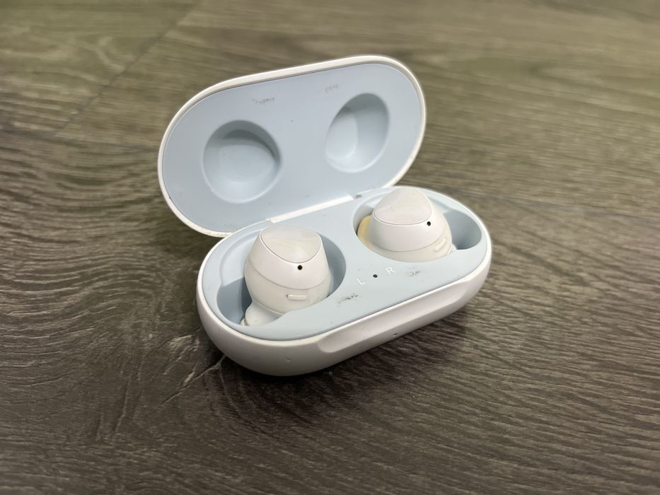 Vand casti samsung buds plus ,model SM-R170 [mentiuni]