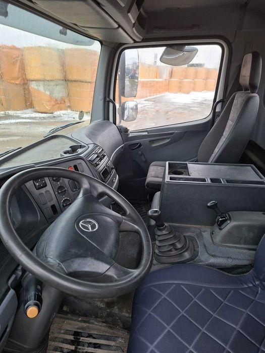 Atego cu macara HIAB