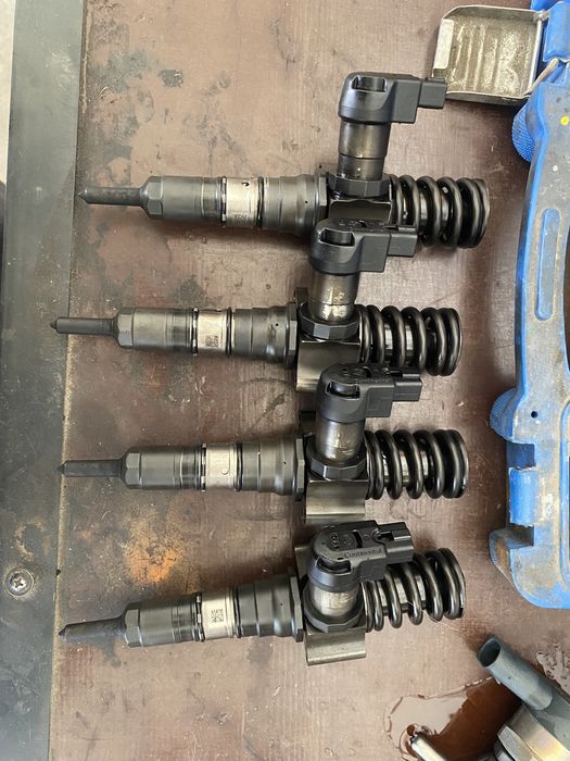 Injectoare vw passat 2.0 TDI cod BKP