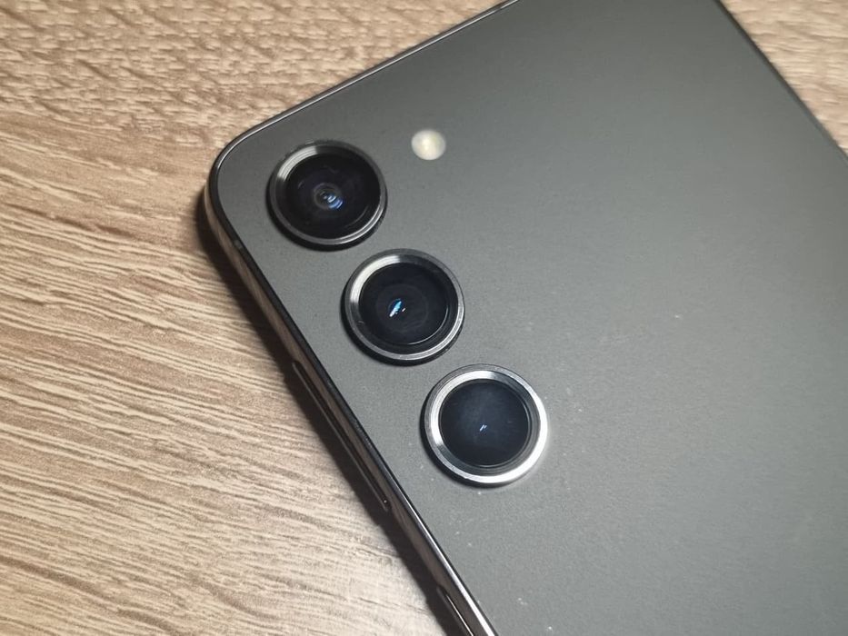 Samsung s23 и наушники