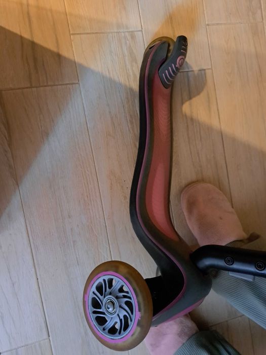 Тротинетка със светещи гуми Glober за момиче,сгъваема