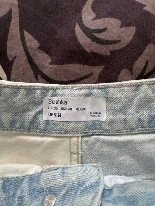 Къси дънкови панталонки Bershka