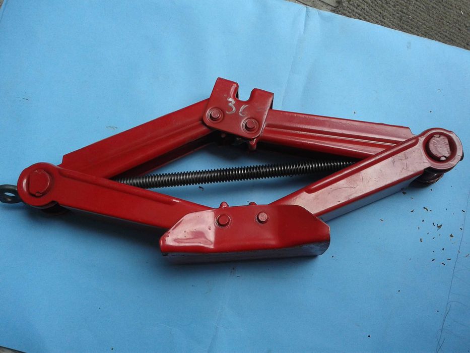 гуми 17 цола- триъгълник крик,помпа ретро-