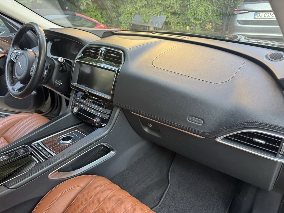 Vand jaguar f pace 3.0 2017 cu cutie defecta