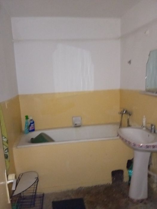 Apartament cu 2 camere de vânzare în Târgoviște.