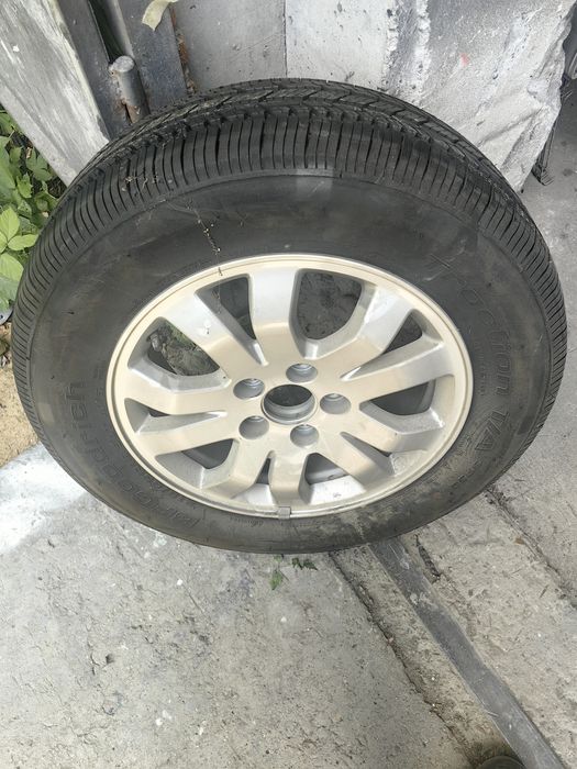 Продам алуминиева джанта 16 цола за Хондата CR-V с нова гума.