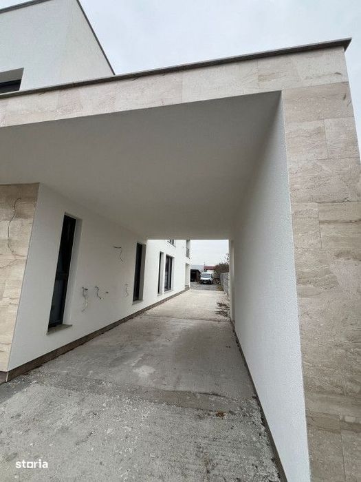 Casa Noua Semifinisata in Someseni, 700mp teren