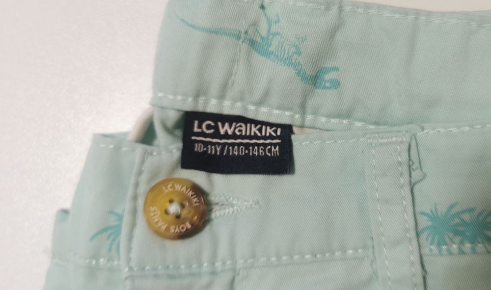 Къси панталони Aston Martin , Дънки True Religion