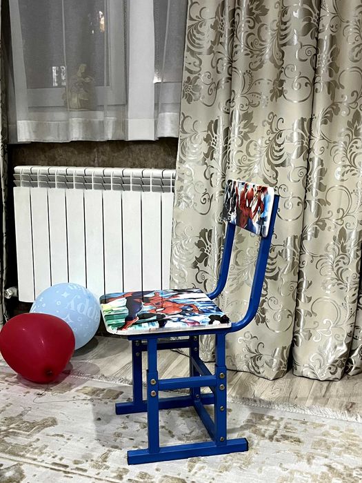 Детская парта со стулом