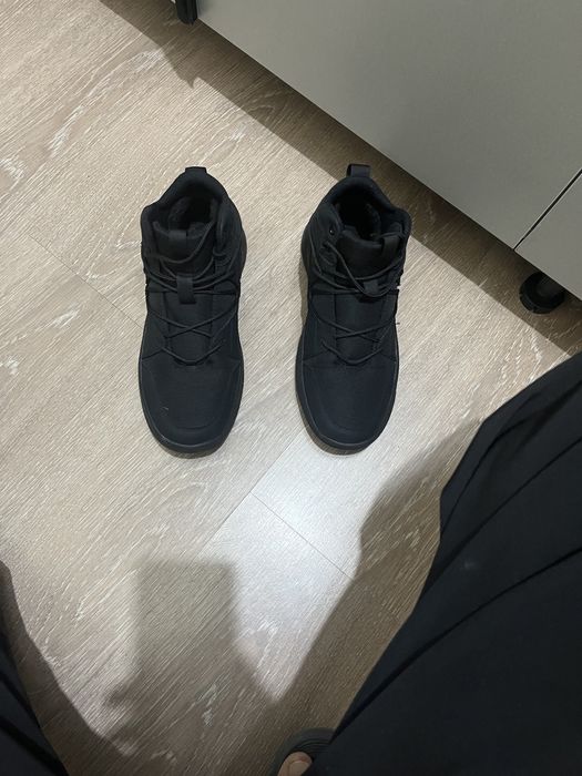 Продам ботинки новые