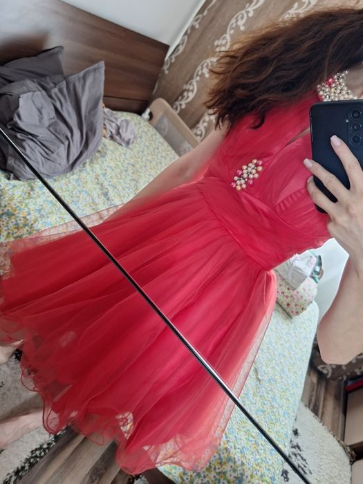 Rochie eleganta brodata cu margele