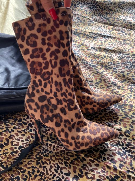 Pantofi cu toc, model animal print
