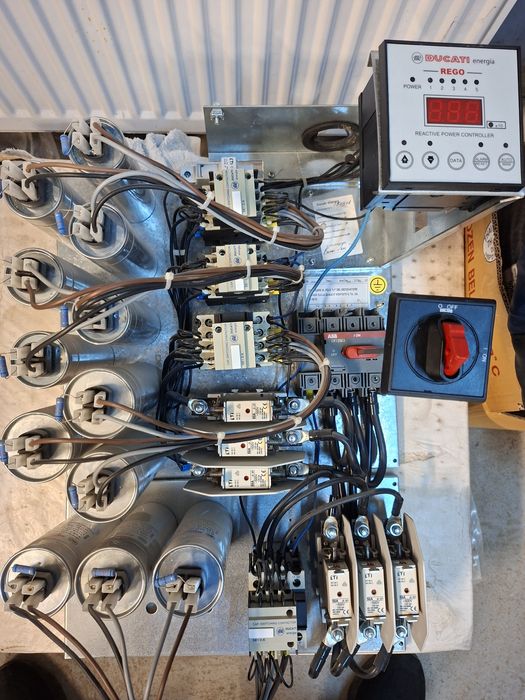 Compensarea Energie Reactiva Baterie Condesatoare Automata Ducati