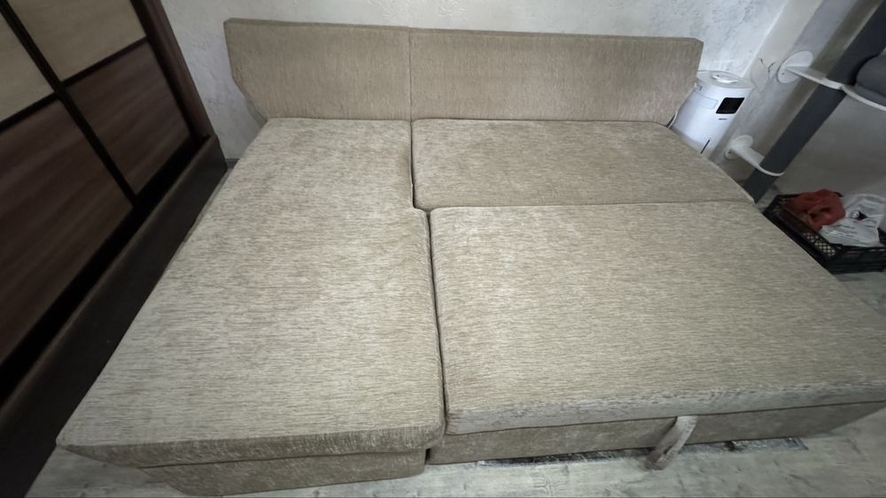 Диван угловой почти новый