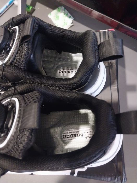 Продам детские кроссовки