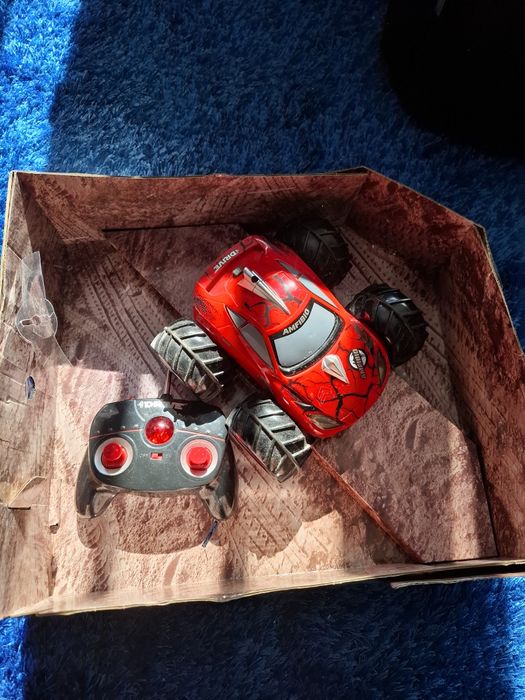 Mașinuță cu telecomandă care merge pe apă !