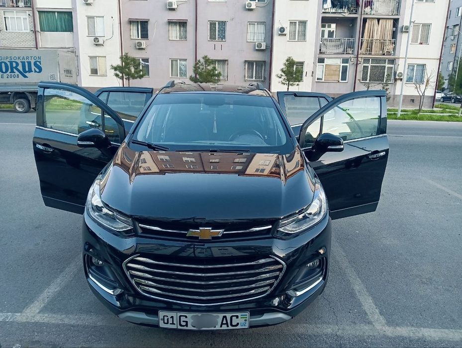 Avtomobil sotiladi tracker 1