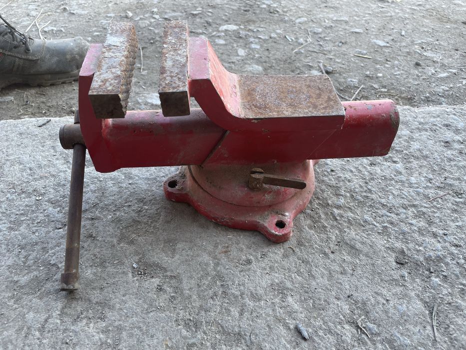 Въртящо менгеме с наковалня