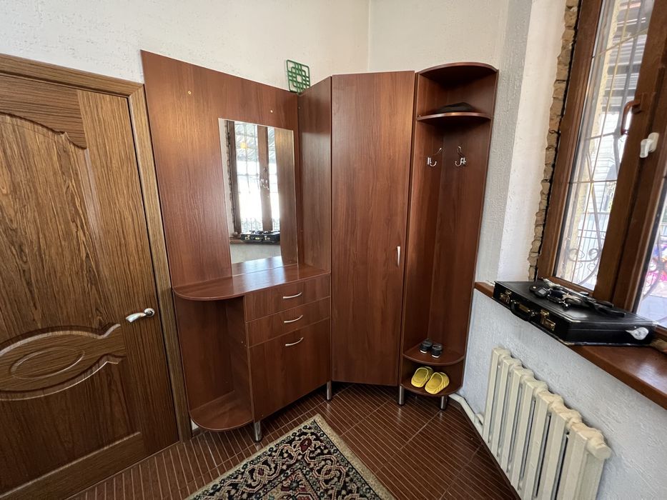 Прихожие встроенные угловые