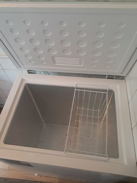 Ladă frigorifică samus folosită foarte puțin și niște pete de umiditate