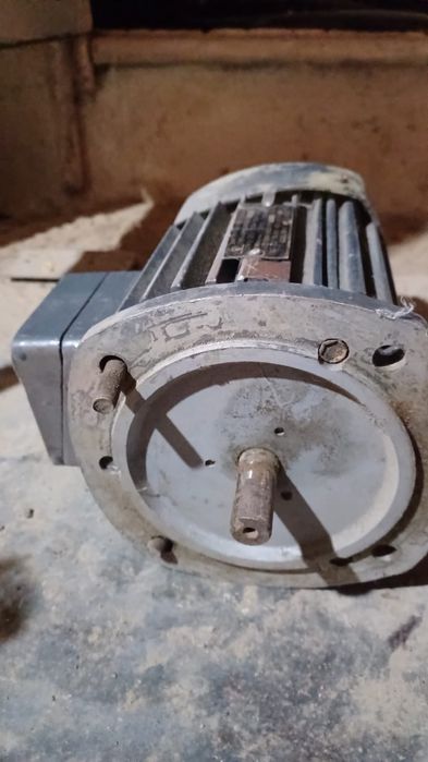 Трех фазный электродвигател