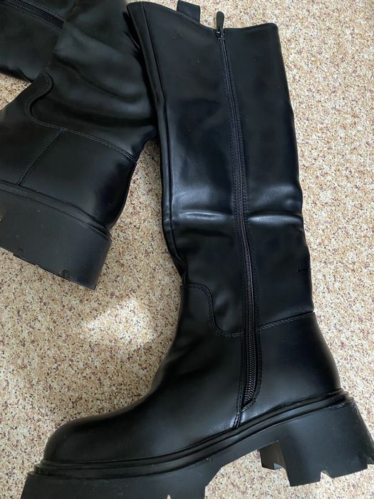 Срочно  сапоги  новые продам .