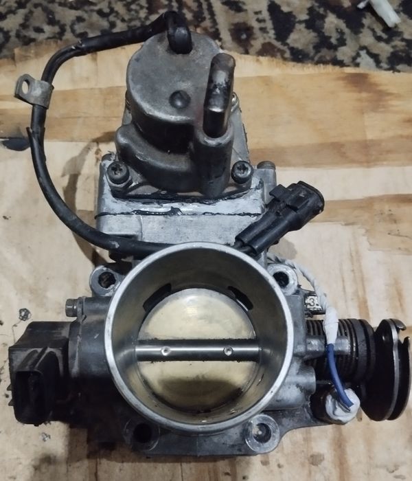 Продам дроссельную заслонку Мазда кронус