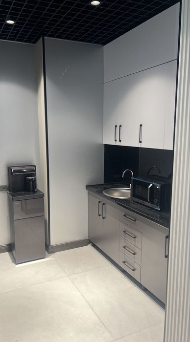 Офис в Nestone, с мебелью и техникой, аренда