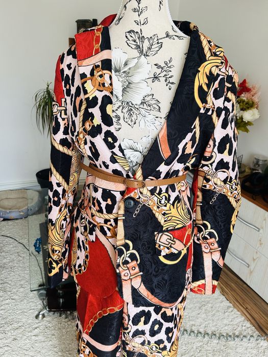 Costum Asos nou fara defecte