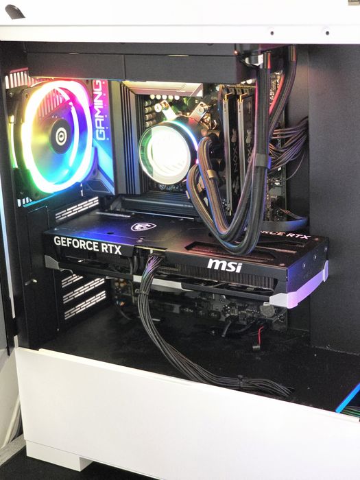 Pc Gaming Ryzen 7 9800X3D ,RTX 5070TI , 32GB DDR5 , 2TB