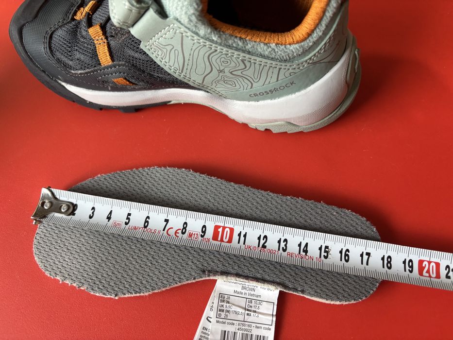 Vând încălțăminte pentru drumeție Crossrock - mârimea 28