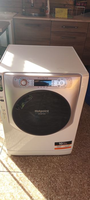 Vând mașina de spălat cu uscător hotpoint Ariston , pătuț pentru copil