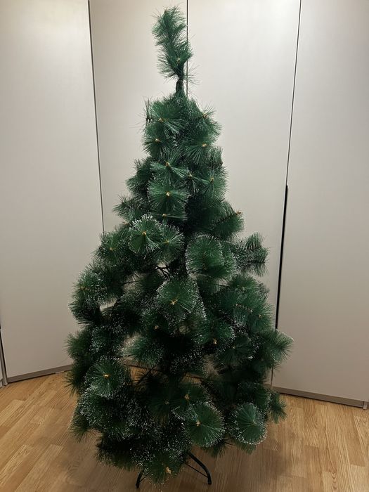 Продам искусственную ёлку