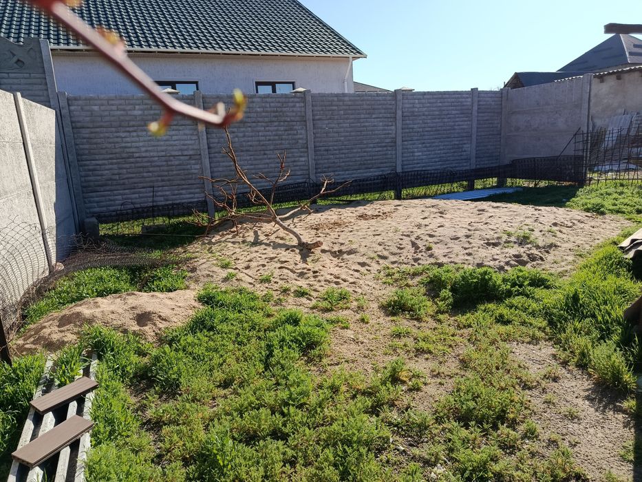 Продаётся участок, с отдельным въездом.