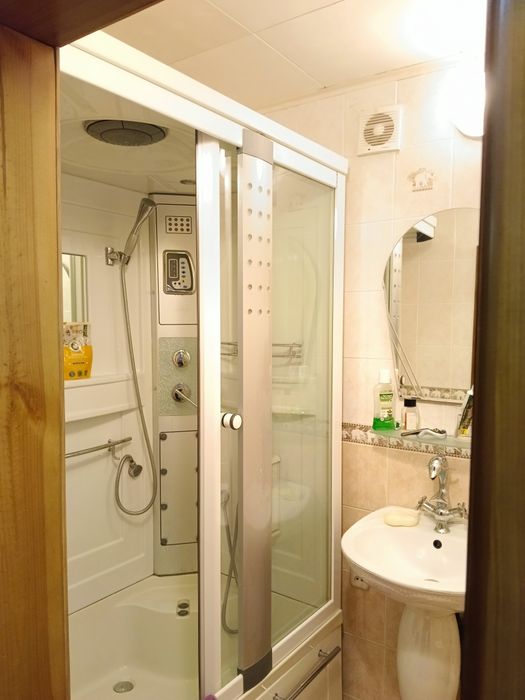 Продам двухэтажную 5 комн. квар. 1 - 80- 6 этаж