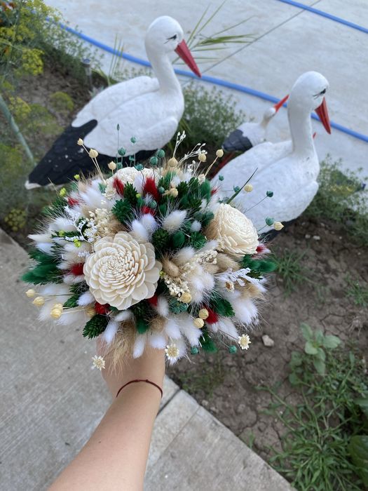 Buchete și accesorii din flori uscate