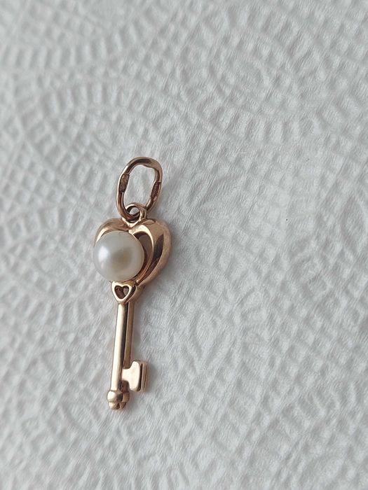 Продам золотую подвеску 585