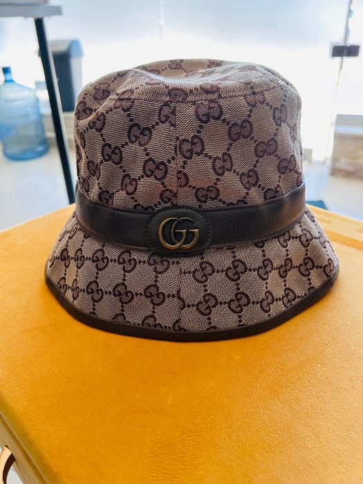 Супер актуална шапка GUCCI polyester и памук с кожен кант , чисто нова, размер М 57 см