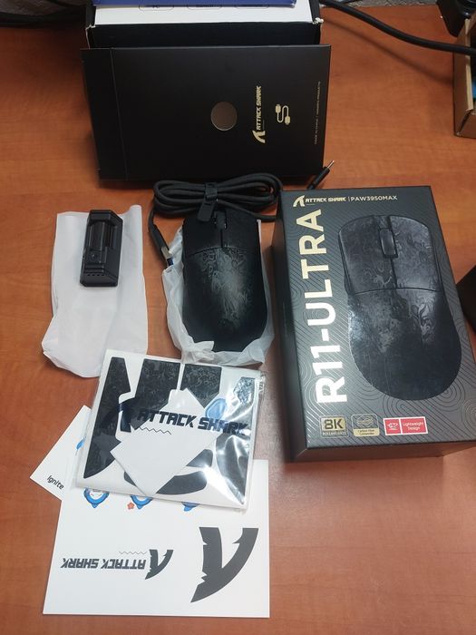 Mouse gaming ultrausor Atack Shark R11 Ultra carbon nou la cutie