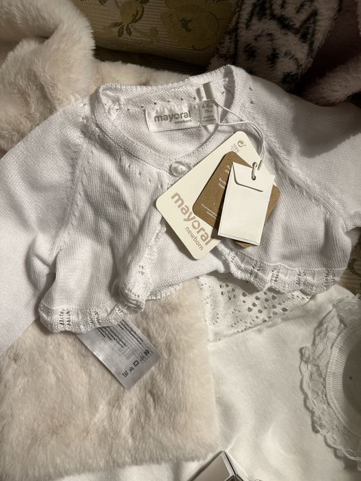 Blanita superba pentru bebe marca H&M mar 68 p