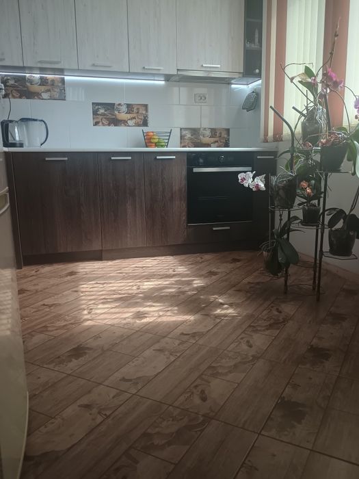 Продава от собственик тухлена къща в с.Леденик