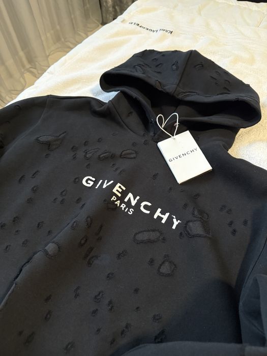 GIVENCHY Paris – черен суичър с качулка (distressed)