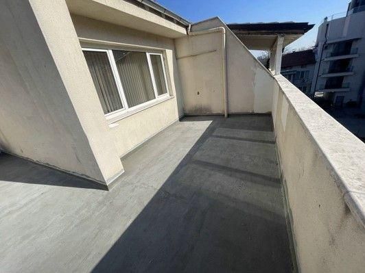 Дава се под наем Къща в Пловдив, Център - 582 кв.м за 2396.49 € - Снимка #8