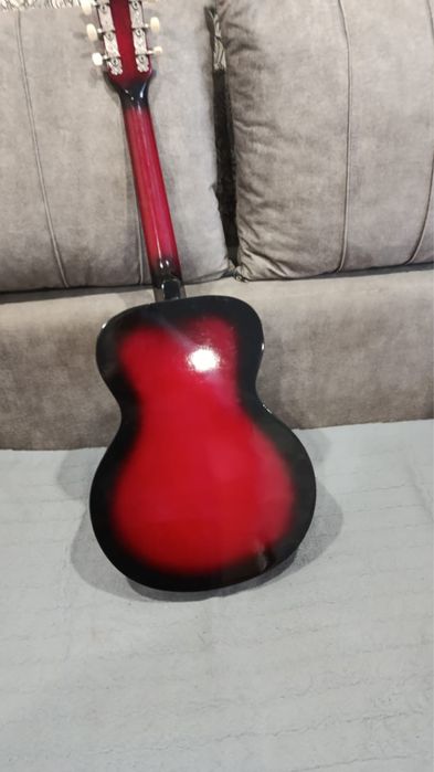 Продам гитару в хорошем состоянии