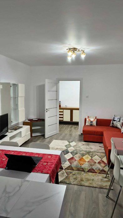 Închiriez apartament cu 2 camere proaspat finisat si mobilat