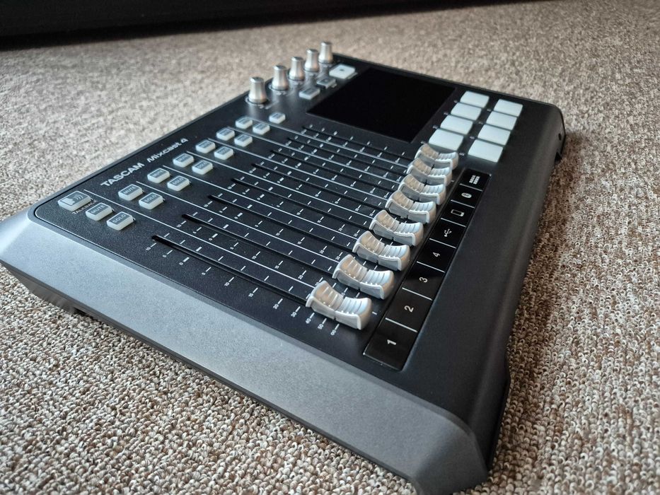 Tascam Mixcast 4-Mixer de înregistrare podcast