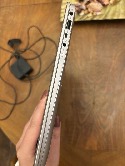 Лаптоп Asus UX305L розов