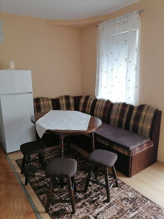 Отличен, 2-стаен апартамент под наем.